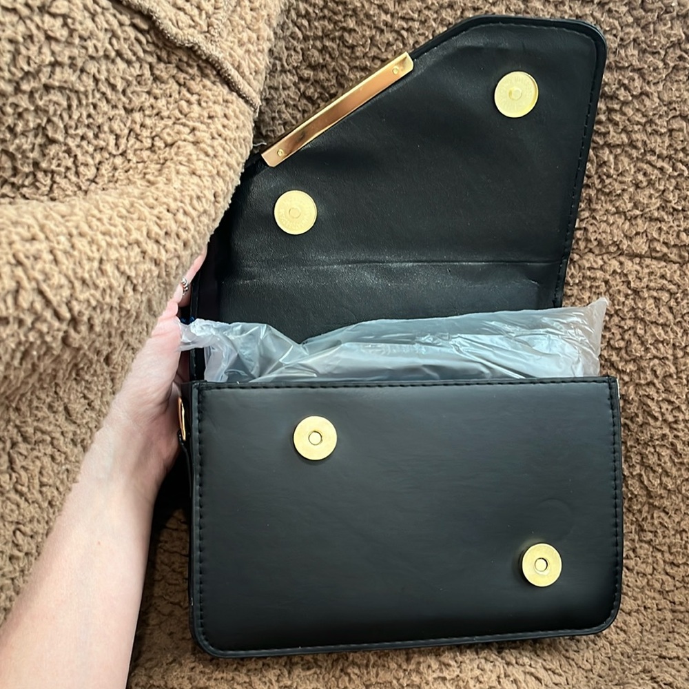 Black Purse - Picture 6 of 7